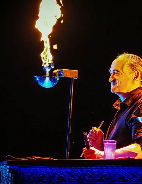 theastrale Seifenblasenshow im Varieté mit brennender Seifenblase