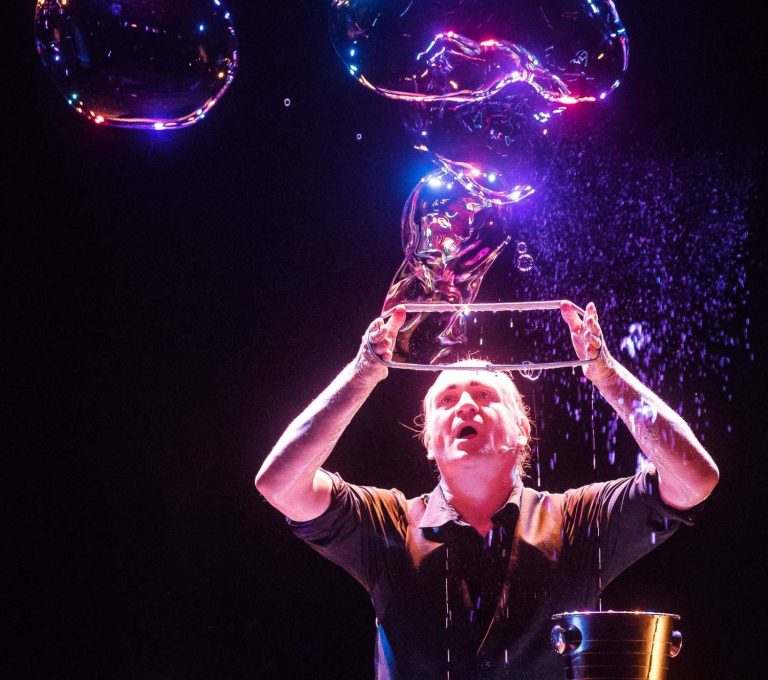 Seifenblasen mit Schlaufe Seifenblasen mit Schlaufe